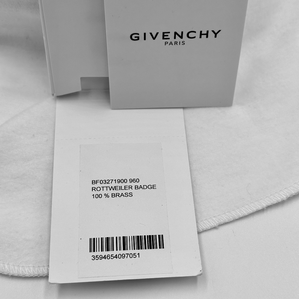 Givenchy Pin BNIB - Picture 7 of 7
